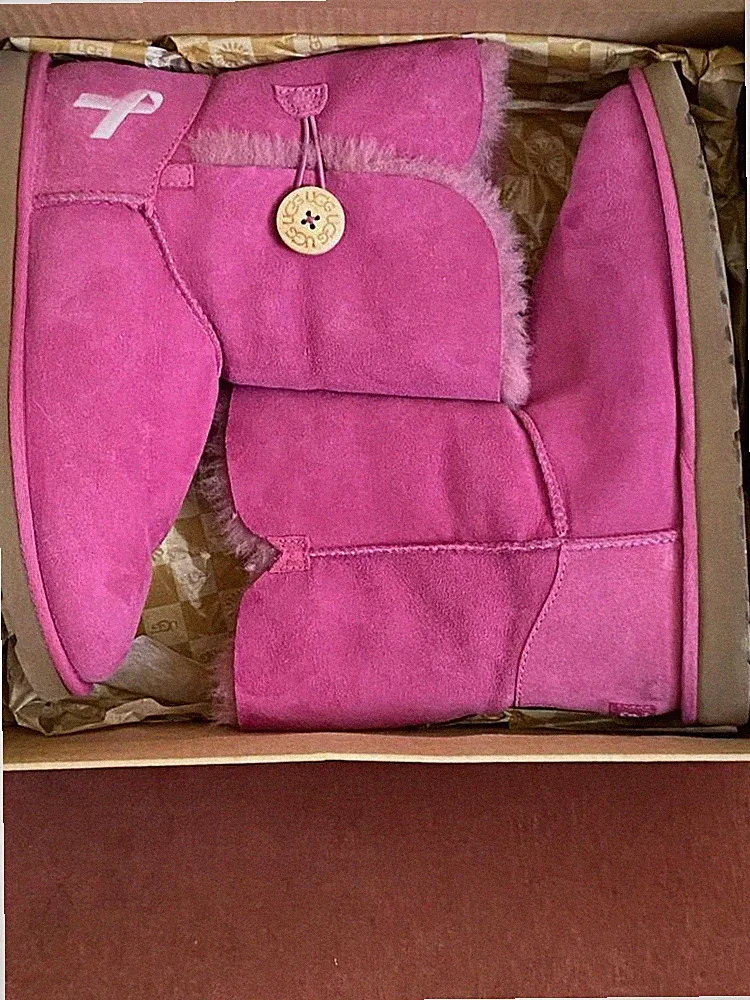 UGG BOOTS WOMAN SIZE 9 - LIMITED EDITION PINK RIBBON BAILEY BUTTON - NIB