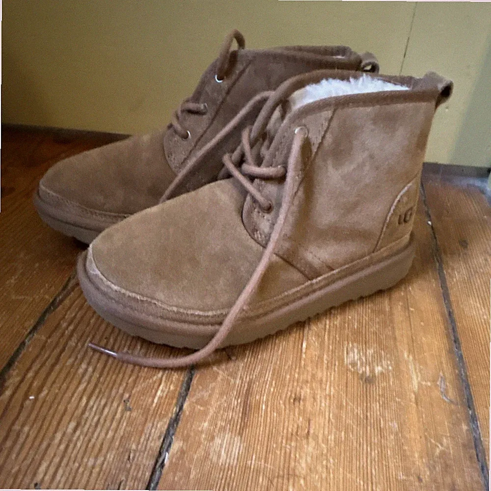 UGG Brown Suede Ankle Chukka Boots Lace Up Shearling Lined for KIDS!