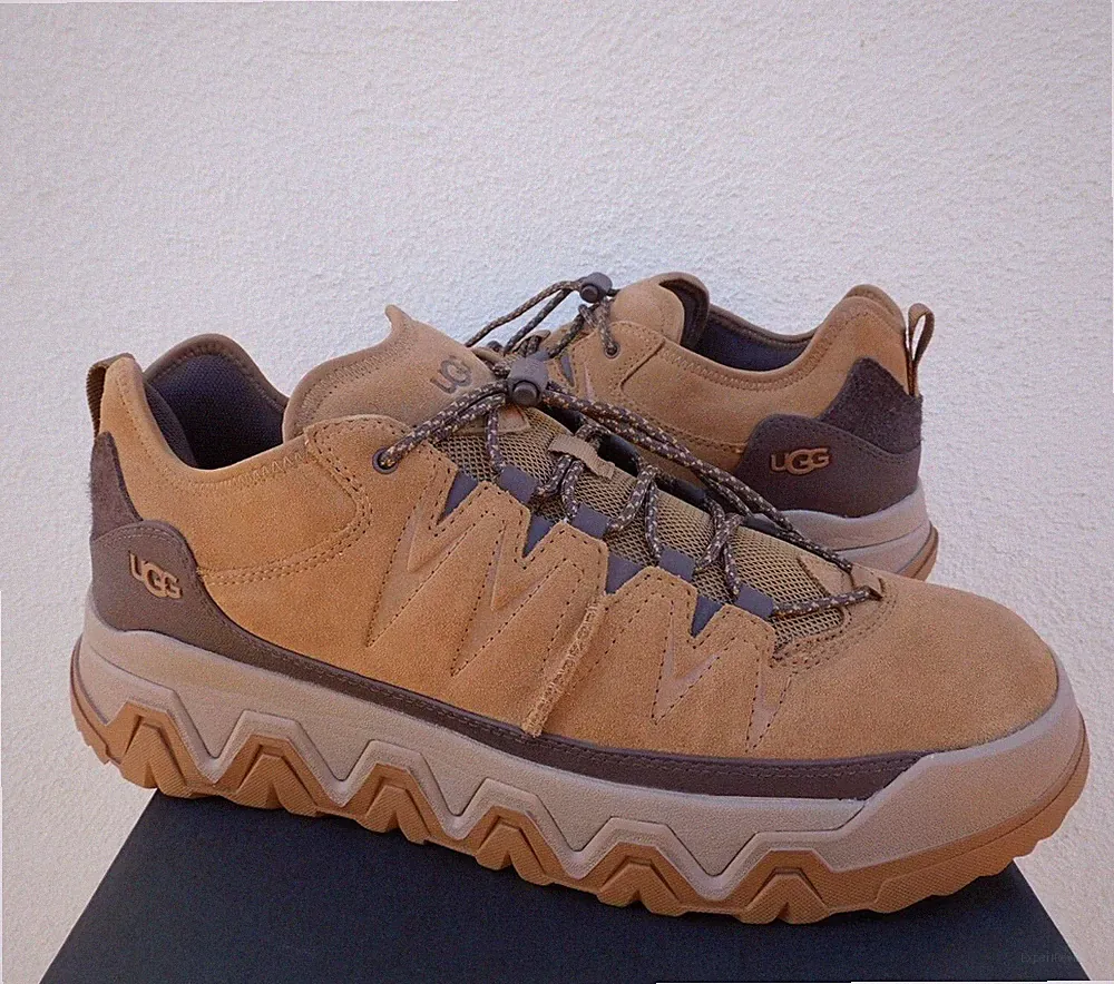 UGG CAPTRAIL LOW CHESTNUT WATERPROOF SUEDE SHOES SNEAKERS, MEN US 12/ EUR 45 NIB