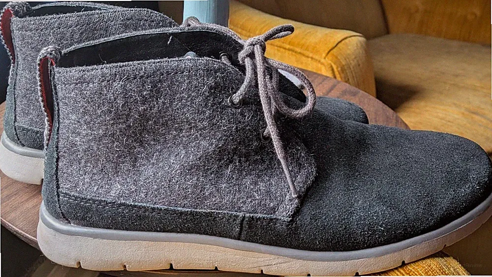 UGG Men's Gray Black Suede Chukka Lace-Up Boots Wool Lining US 7.5