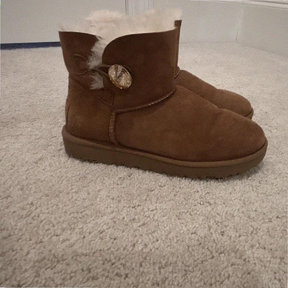 UGG Mini Bailey Button Bling Brown Suede Winter Boots Women US 8 SN 1016554