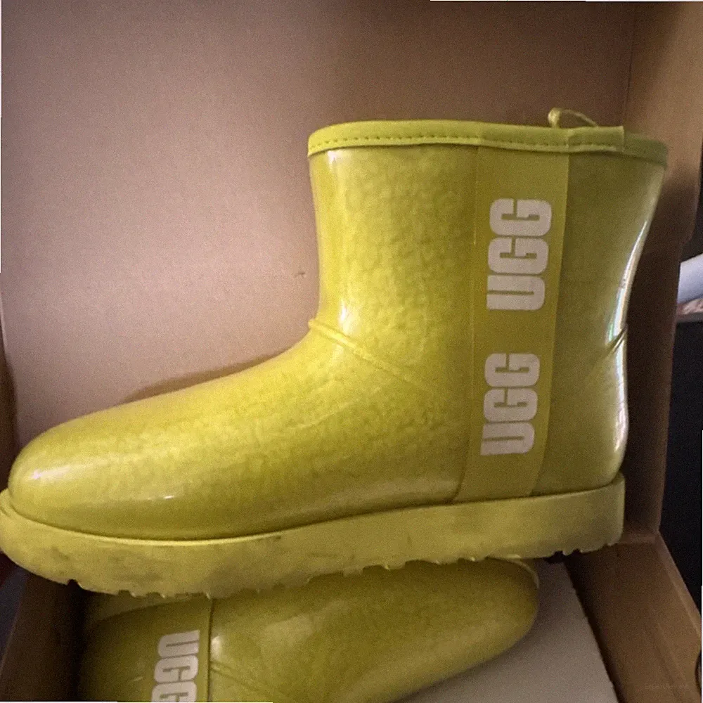 UGG w Classic Clear Mini Yellow Rubber Ankle Winter Boots Women Pull On Logo 8