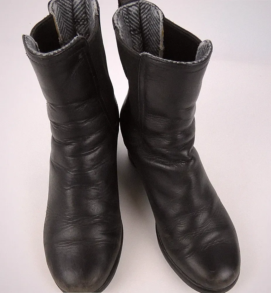 UGG Waterproof Women Wedge Boots Black Leather US 6 /UK 4.5 /EU 37