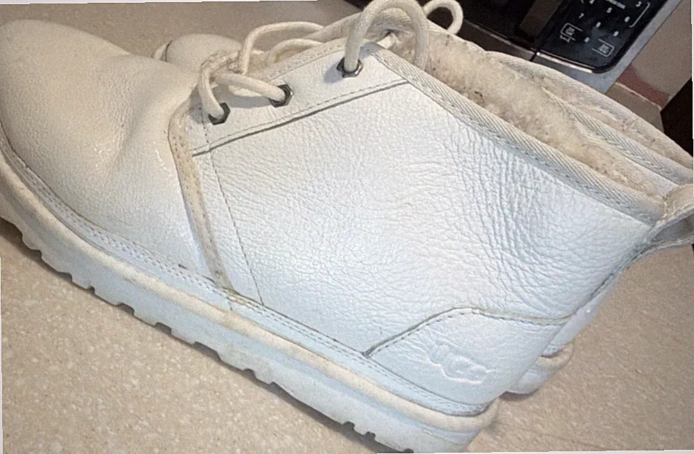 UGG White Leather Chukka Boots Lined Wool Men's Size 11 Ankle Casual