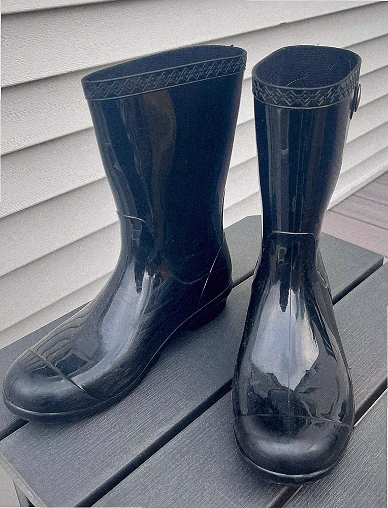 Ugg Women’s Black Waterproof rain boots, Size 6