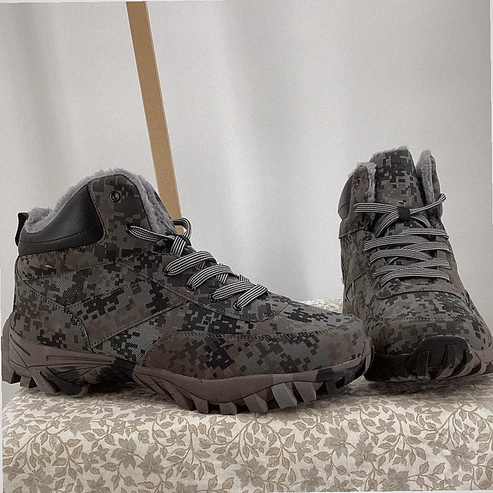 Unbranded Men's Faux Fur-Lined Hiking Snow Boots in Camouflage Size 12.5 (47)