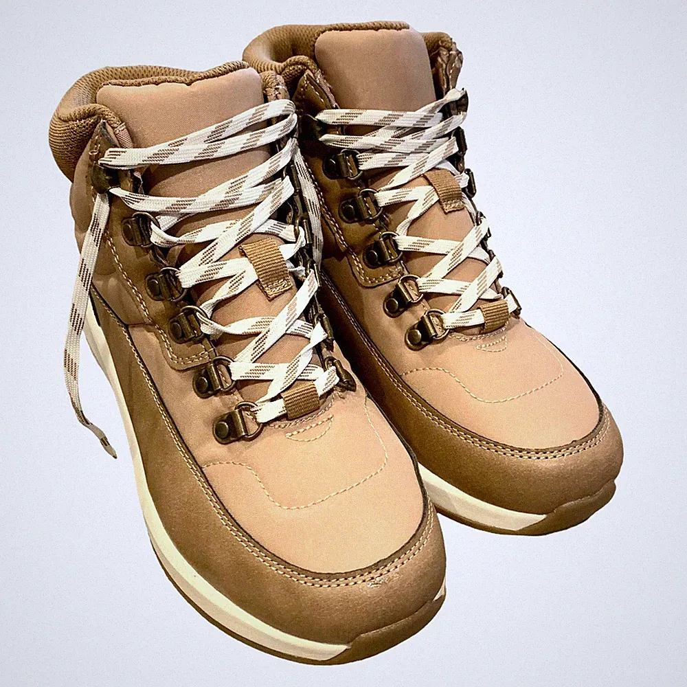 {UNIVERSAL THREAD} Boots Beige-Tan Snow/Hiking/Winter/Comfort/Vegan Womens ~6.5