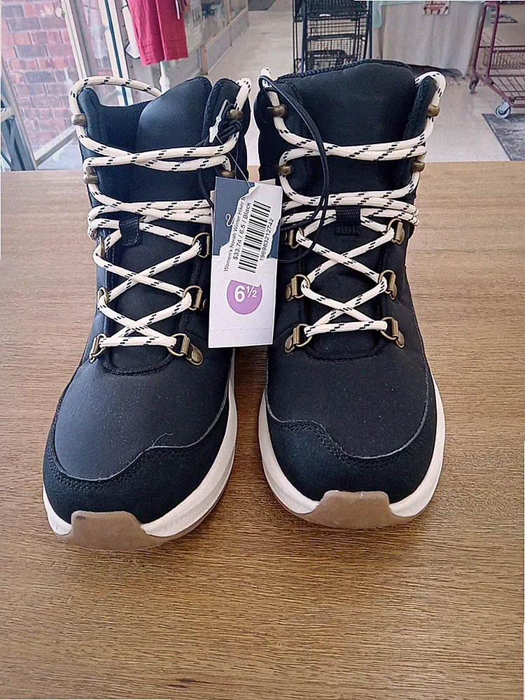 Universal Tread Norah Winter Hiking Boots Size 6.5