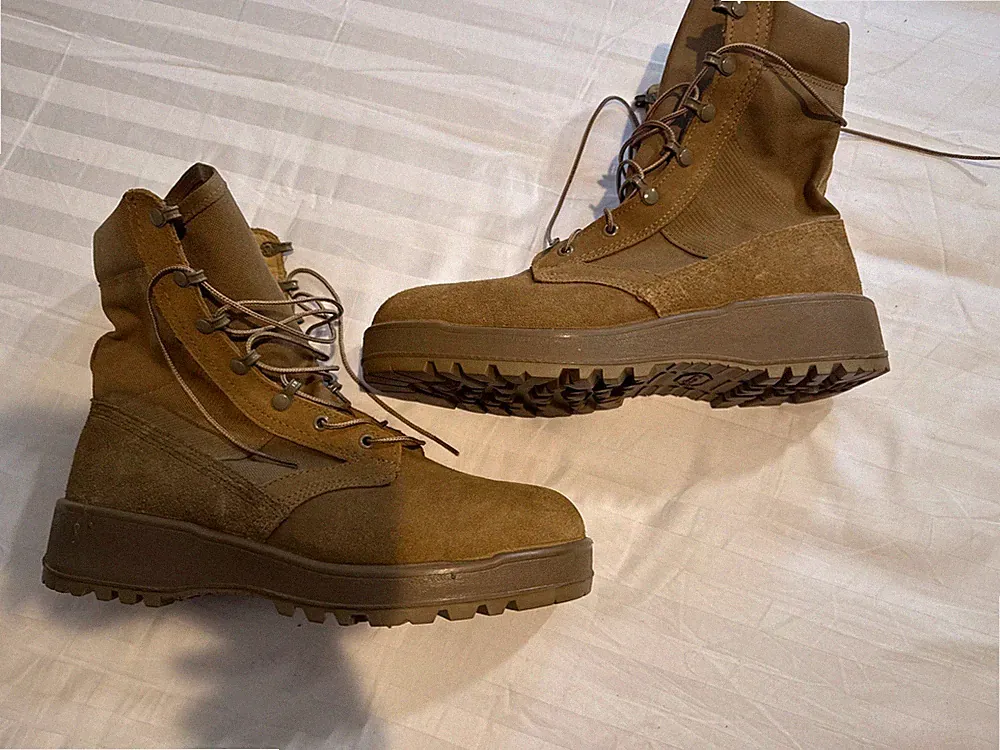 US Army Hot Weather Combat Boots Coyote Tan Vibram Suede 11R SPE1C1-17-D-1004