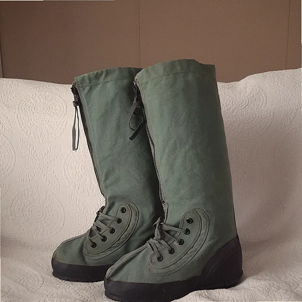 *us military cold weather mukluk boots size medium