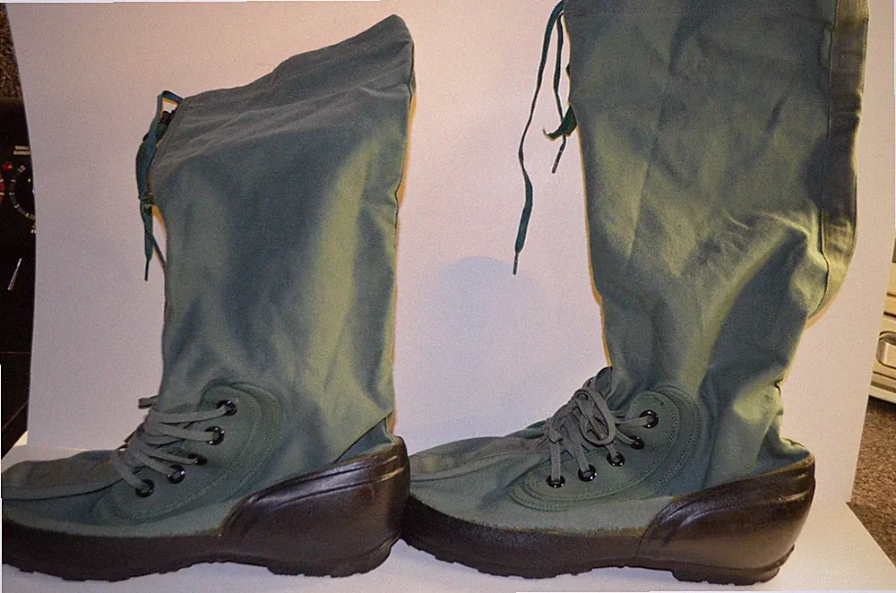 US Military Issue Extreme Cold Weather Muk Luk Boots With Liners - NEW