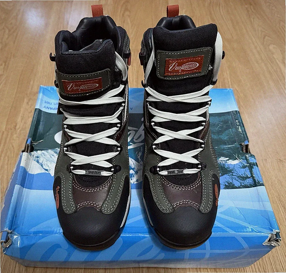 Vasque Goretex Hiker 2 (H2-523) Men’s Boots Urban Style. Rare Find.