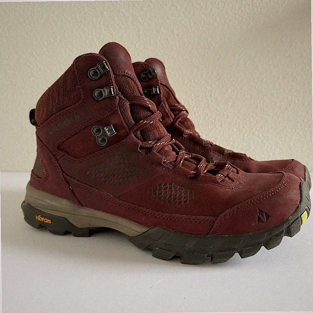 Vasque Talus AT UltraDry Hiking Boots Womens Size 10.5 M Vibram Soles Waterproof