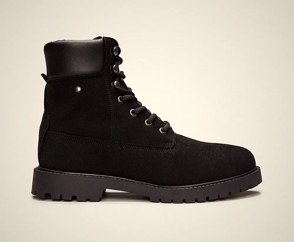 Vegan boot smart for mountain hiking with warm organic cotton lining breathable