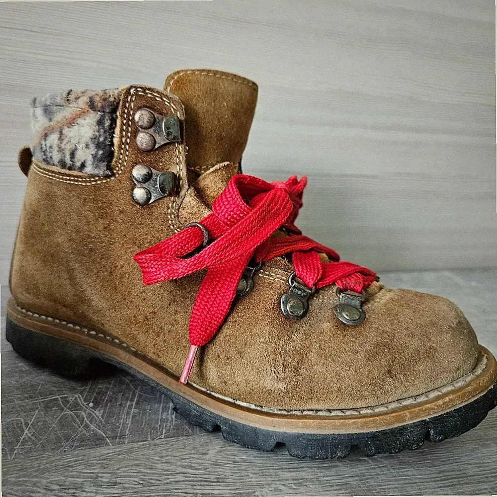 Vintage Hiking Mountain Boots Brown Suede Leather Faux Fur Red Laces Size 7.5