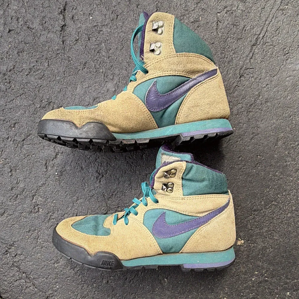 Vintage Nike Caldera Hiking Boots Suede Beige/Teal/Purple