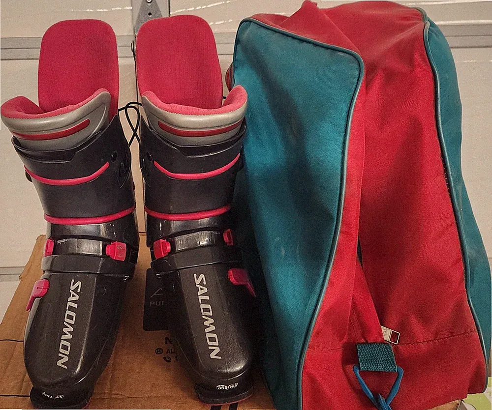 Vintage Salomon EXP 83 HTC Ski Boots in Charcoal Grey / Red, size 355 / 28.5
