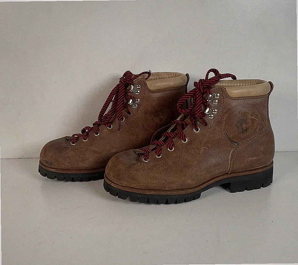 Vintage Vasque Mountaineering Boots | Rough Out | Extra Narrow | Men’s 8.5 A