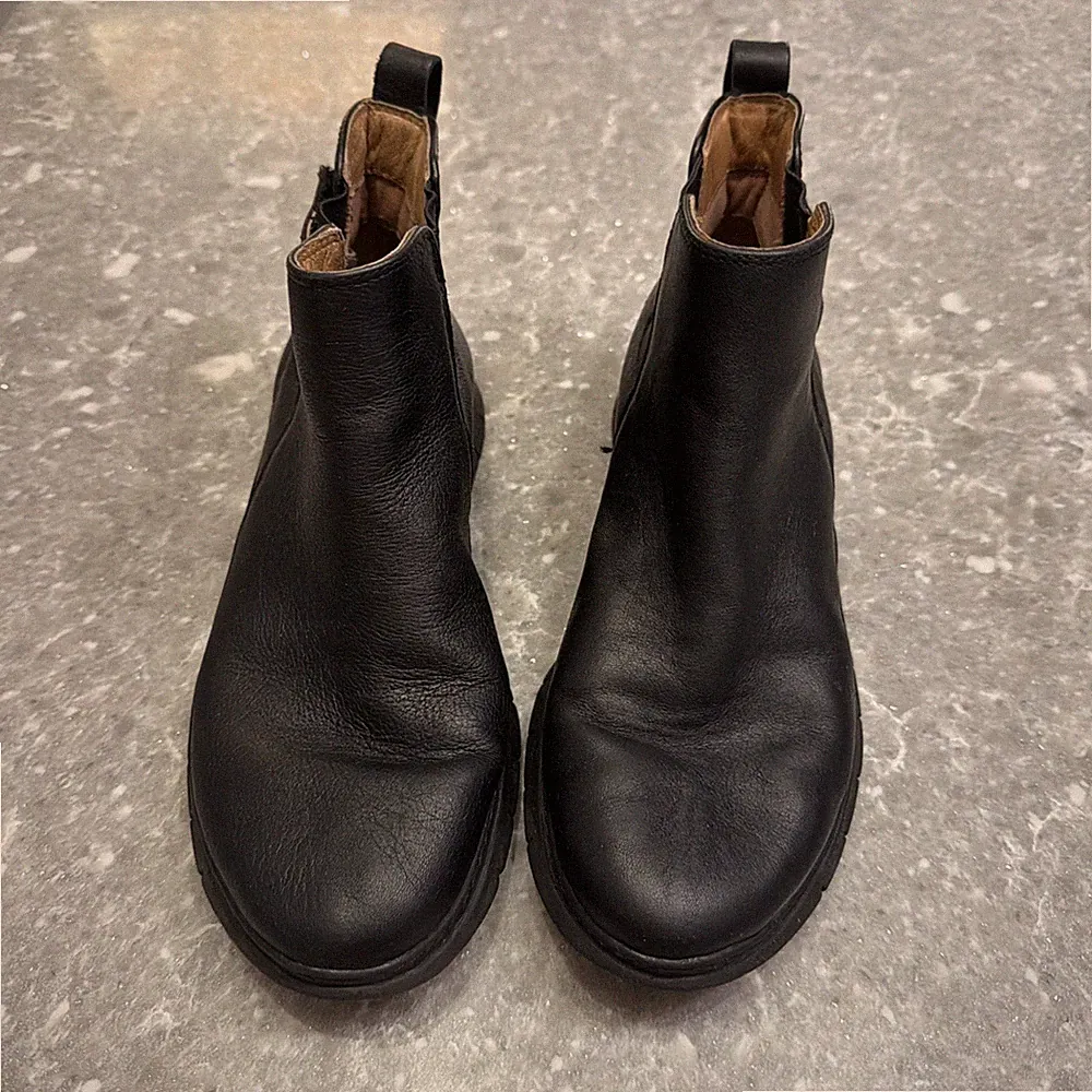 Vionic Kaufman Black Leather Pull On Chelsea Boots Women's Size 8.5 Comfort