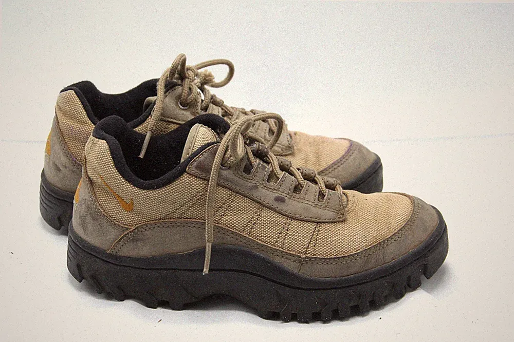 VTG 90s Nike ACG Hiking Shoes Womens US 7.5 Brown Canvas Trail Run Low Boots Y2K