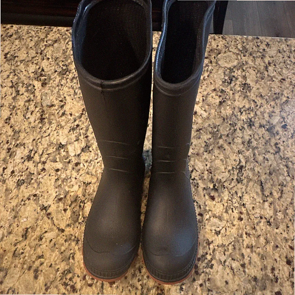 Waterproof Black Rubber Rain Boots Pull On Mid-Calf Size 4, worn once