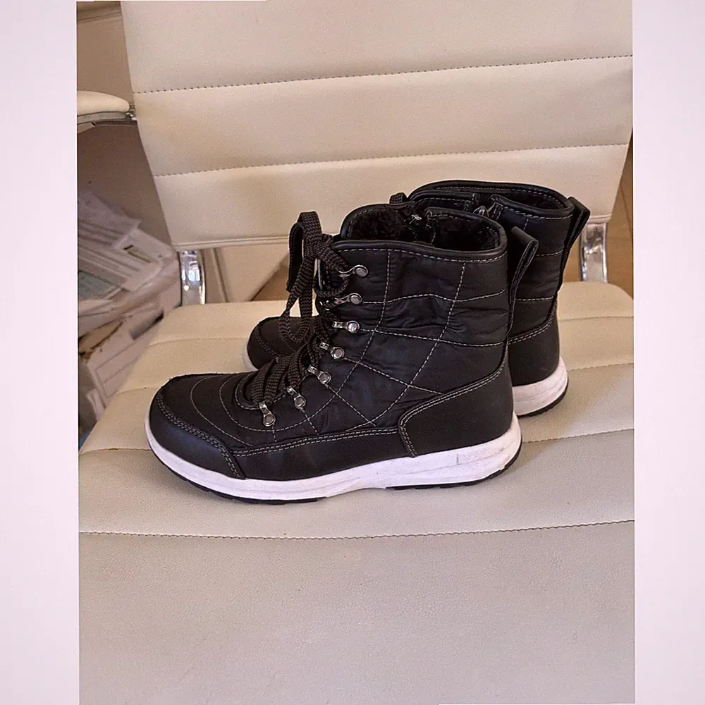 Weatherproof Katie Black Quilted Winter Snow Boots Faux Fur Lined Size 6M