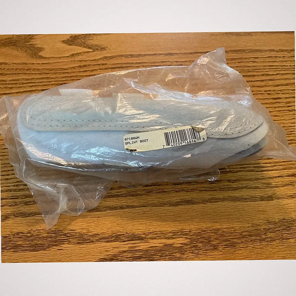 White Equestrian Splint Boots Horse Leg Protection 07180WH New