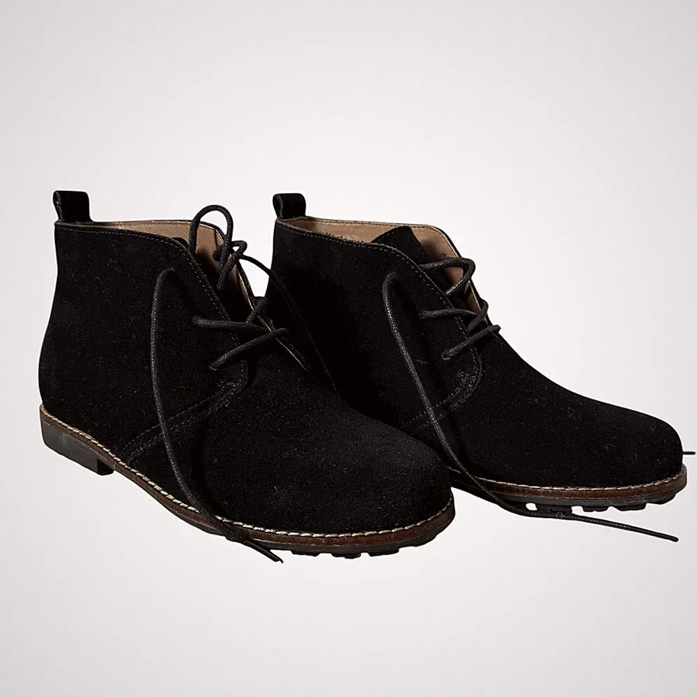 White Mountain auburn black suede booties women's size 6M