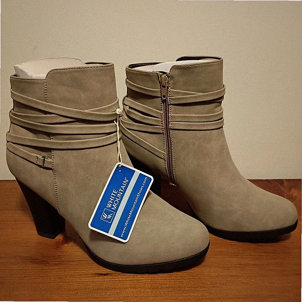 White Mountain Womens Spade Faux Leather Almond Toe Ankle Boots (Size 7.5)