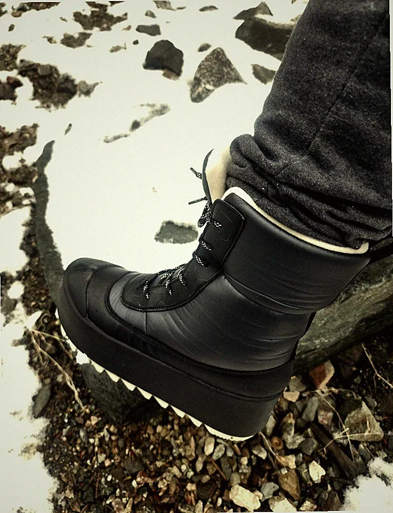 Winter snow women boots we have few and different colors to choose from