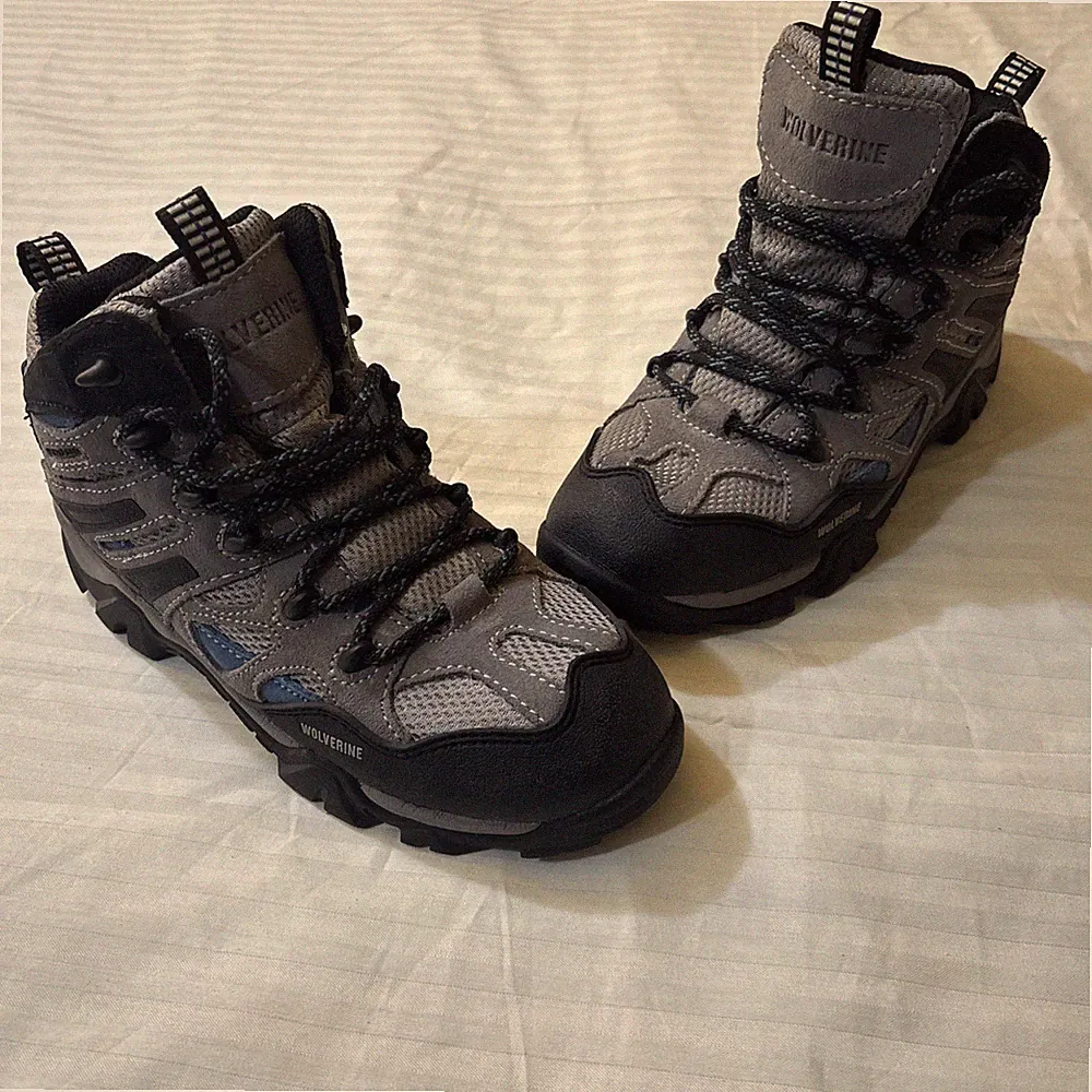 WOLVERINE Wilderness Mid Hiker Boots Size 6.5 Women’s Black / Blue NEW.