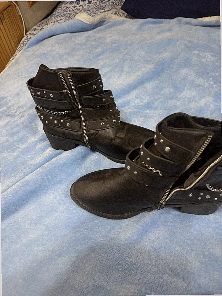 Woman’s Riding Boots