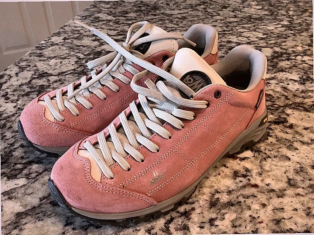 womans 37 lomer pink hiking shoes