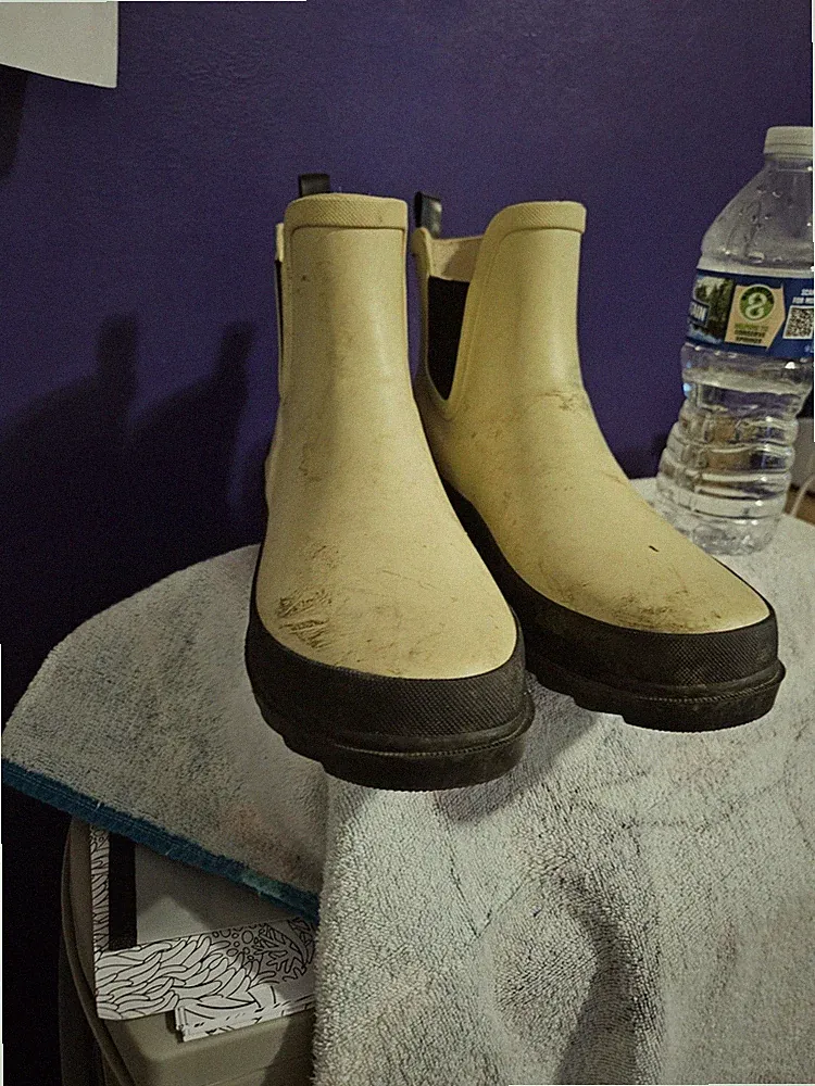 Women’s Beige/Black Chelsea Rain Boots Rubber Ankle Pull-On Pull Tab Size 6
