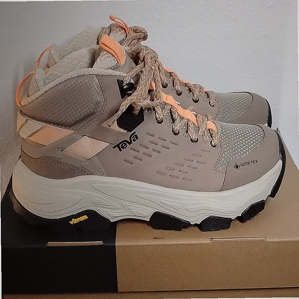 Women's Grandview Max GORE-TEX Hiking Boot 5.5