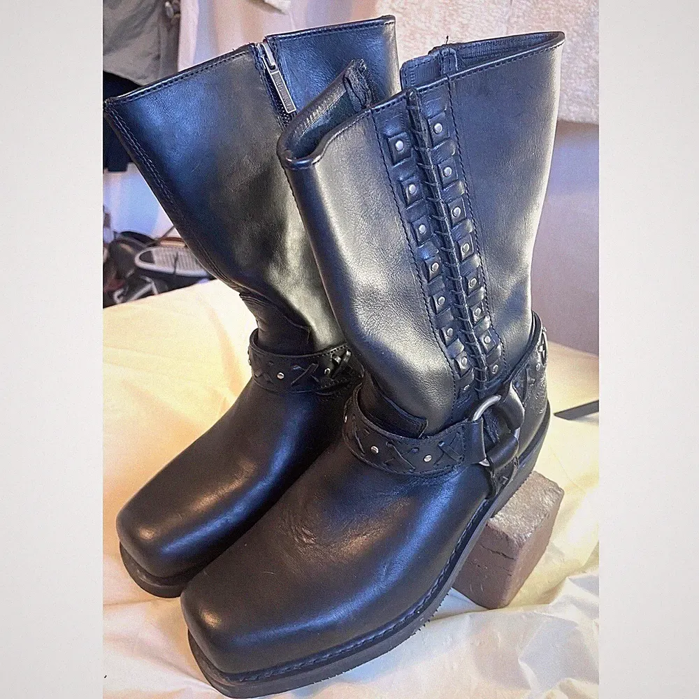 Women's Harley-Davidson Black Leather Silver Stud Motorcycle Boots-Size 9.5-MINT
