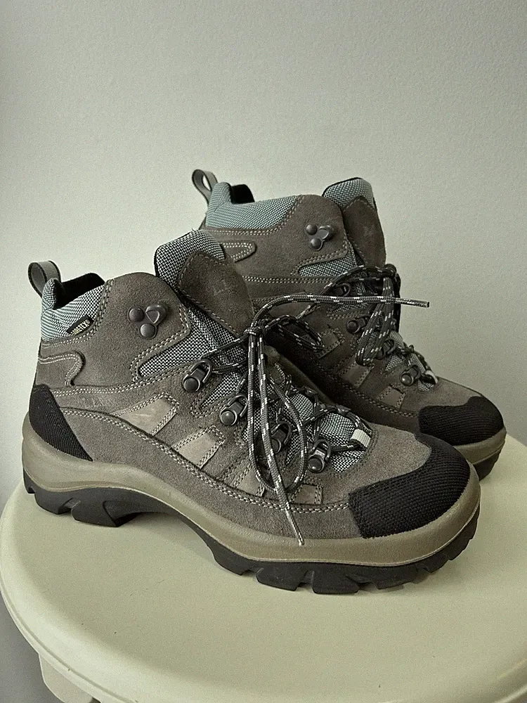 Women’s Hiking Boots Size 9.5M Gray Suede Waterproof Made in Italy Outdoor