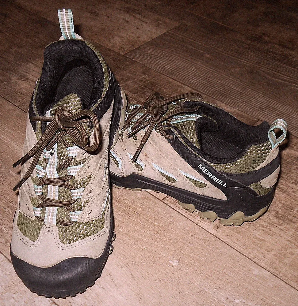 Women's MERRELL Hiking Shoes Dusty Olive - SIZE 7.5