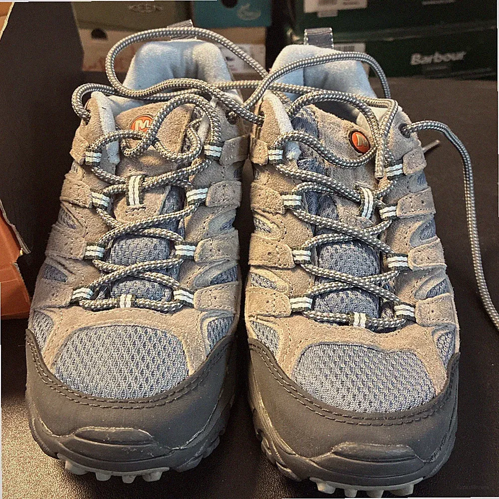 Women's Merrell Moab 2 Vent hiking shoe size 7 in color "smoke" new w/box