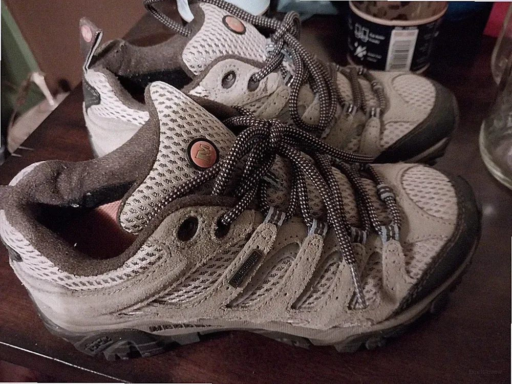 Women’s Merrell Waterproof Hiking Shoes Size 6.5 Vibram Soles Dusty Olive