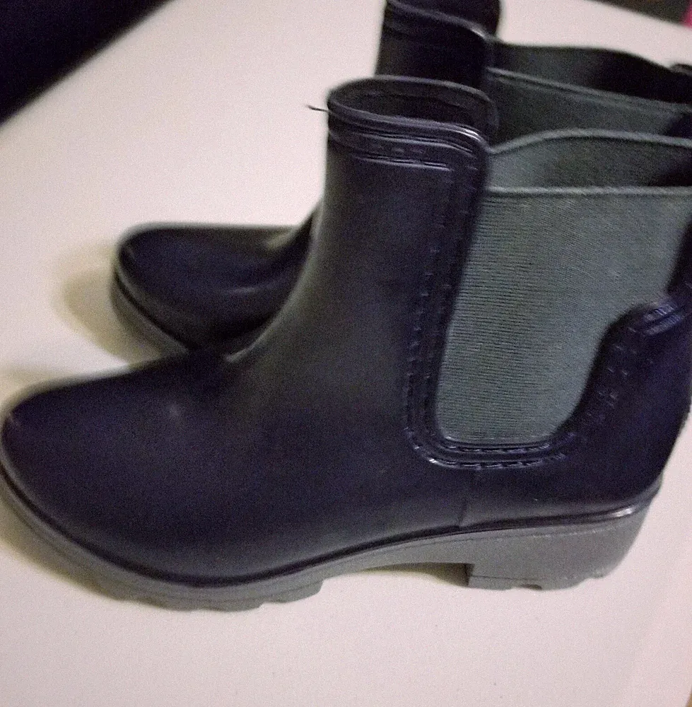 Women's Navy Blue Slip On Rain Boots Almond Toe Chuncky Heel 6 M