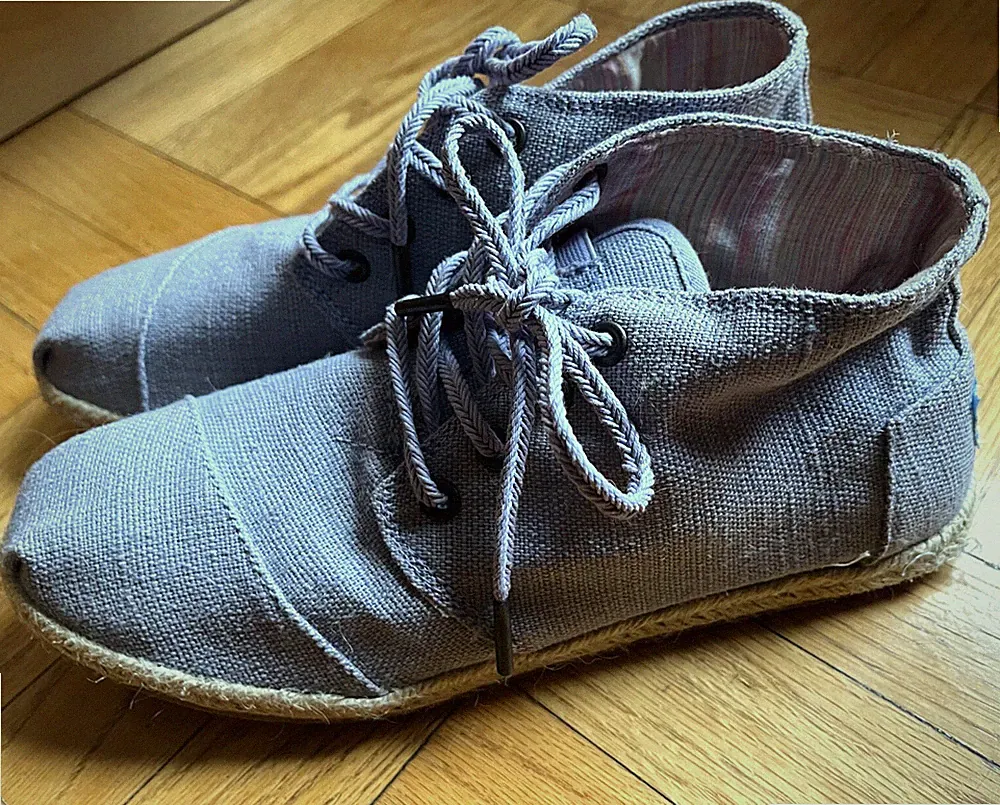 WOMEN'S TOMS LILAC LACE UP DESERT CHUKKA BOTAS FLAT ESPADRILLE BOOTIES BOOTS - 8