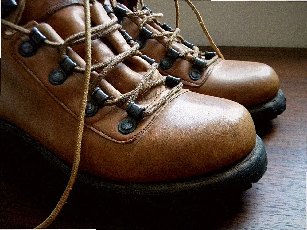 Women's Wilderness Boots Wolverine Leather Hiking Boots Vibram Soles Italy 6.5 M