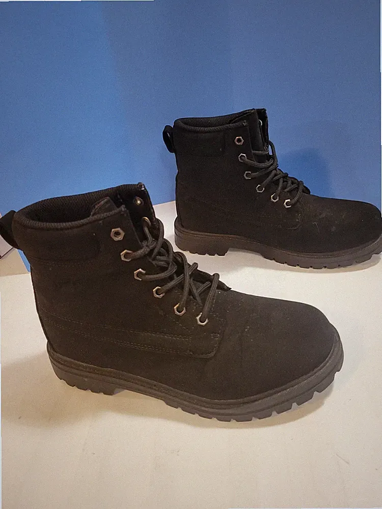 Womens Black Fila Nubuk Insulated Boots Size 5 Worn Once