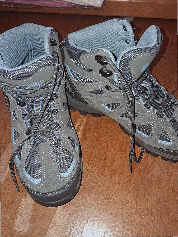 Womens Hiking Boots Size 9.5 Wide Grey