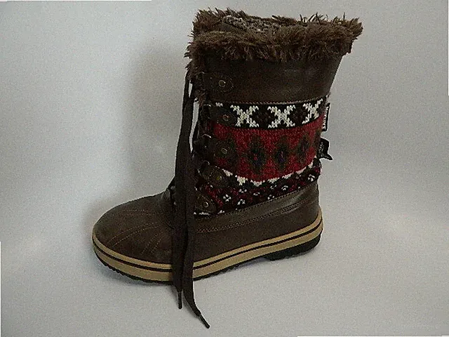 Womens Mukluks 200gm Thinsulate Brown Boots Size 8